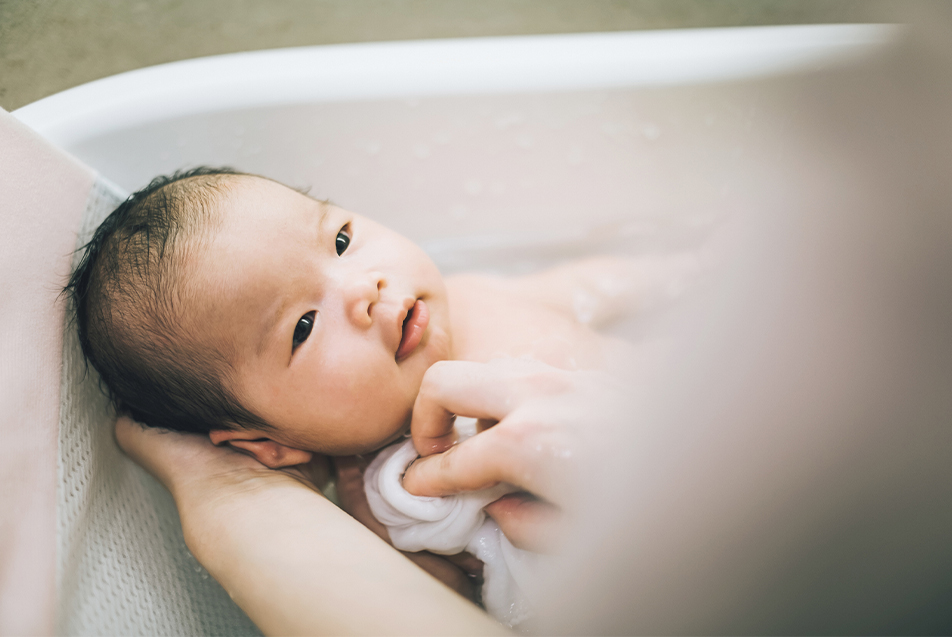 Baby's First Bath: How To Bathe Your Newborn For The First Time